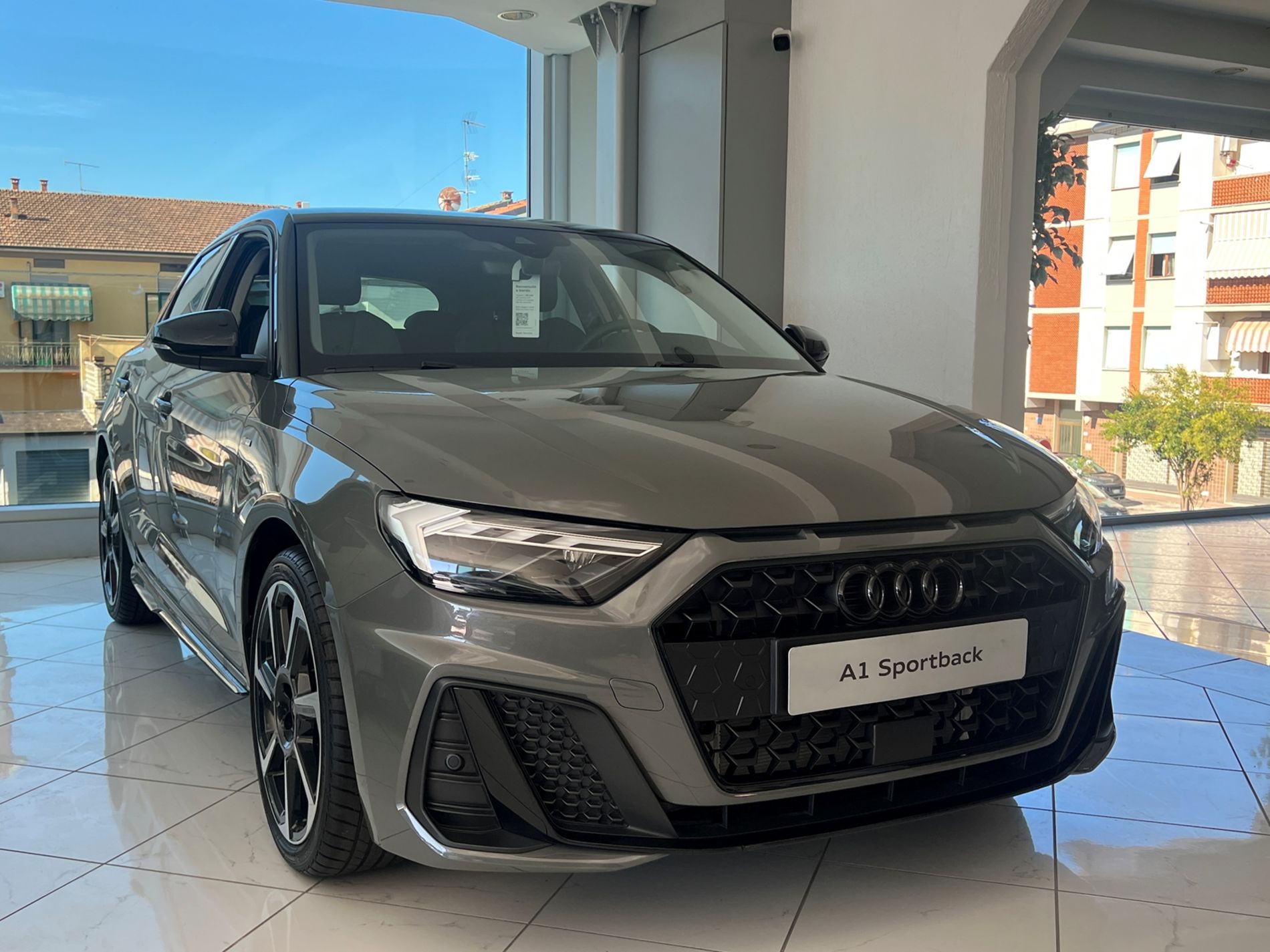 A1 Sportback 30 1.0 tfsi Identity Black 116cv - Autosani