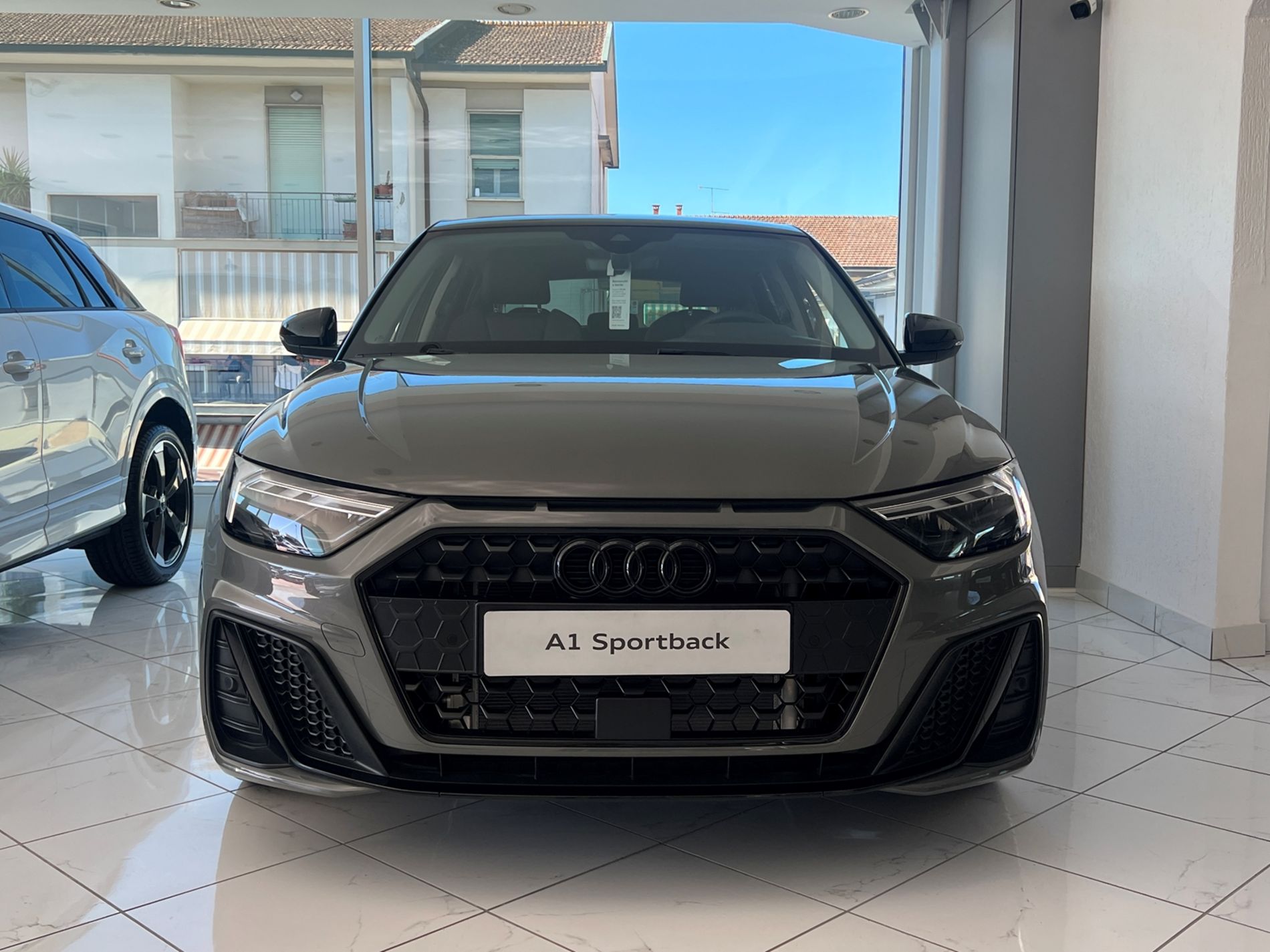 A1 Sportback 30 1.0 tfsi Identity Black 116cv - Autosani