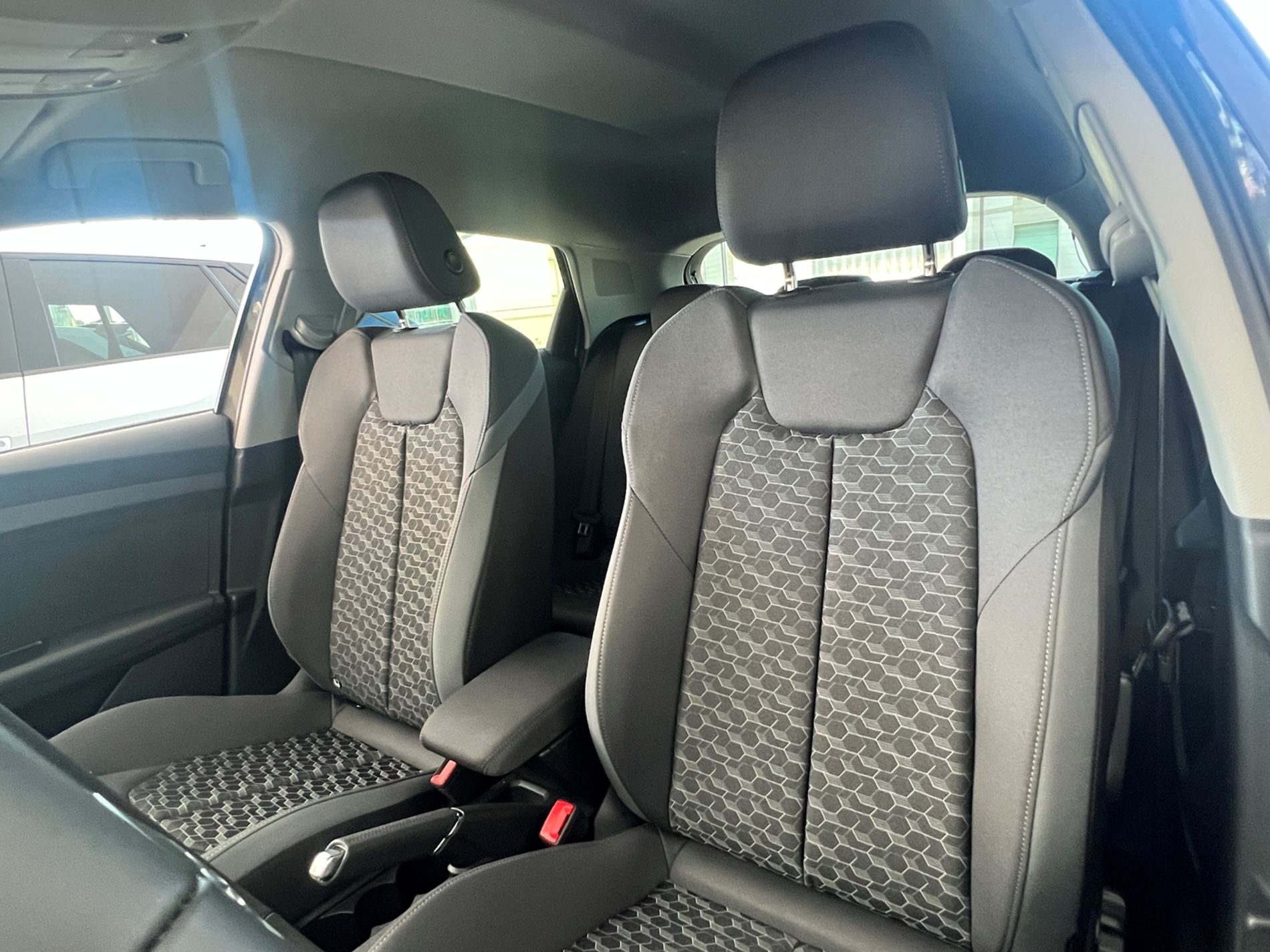 A1 Sportback 30 1.0 tfsi Identity Black 116cv - Autosani