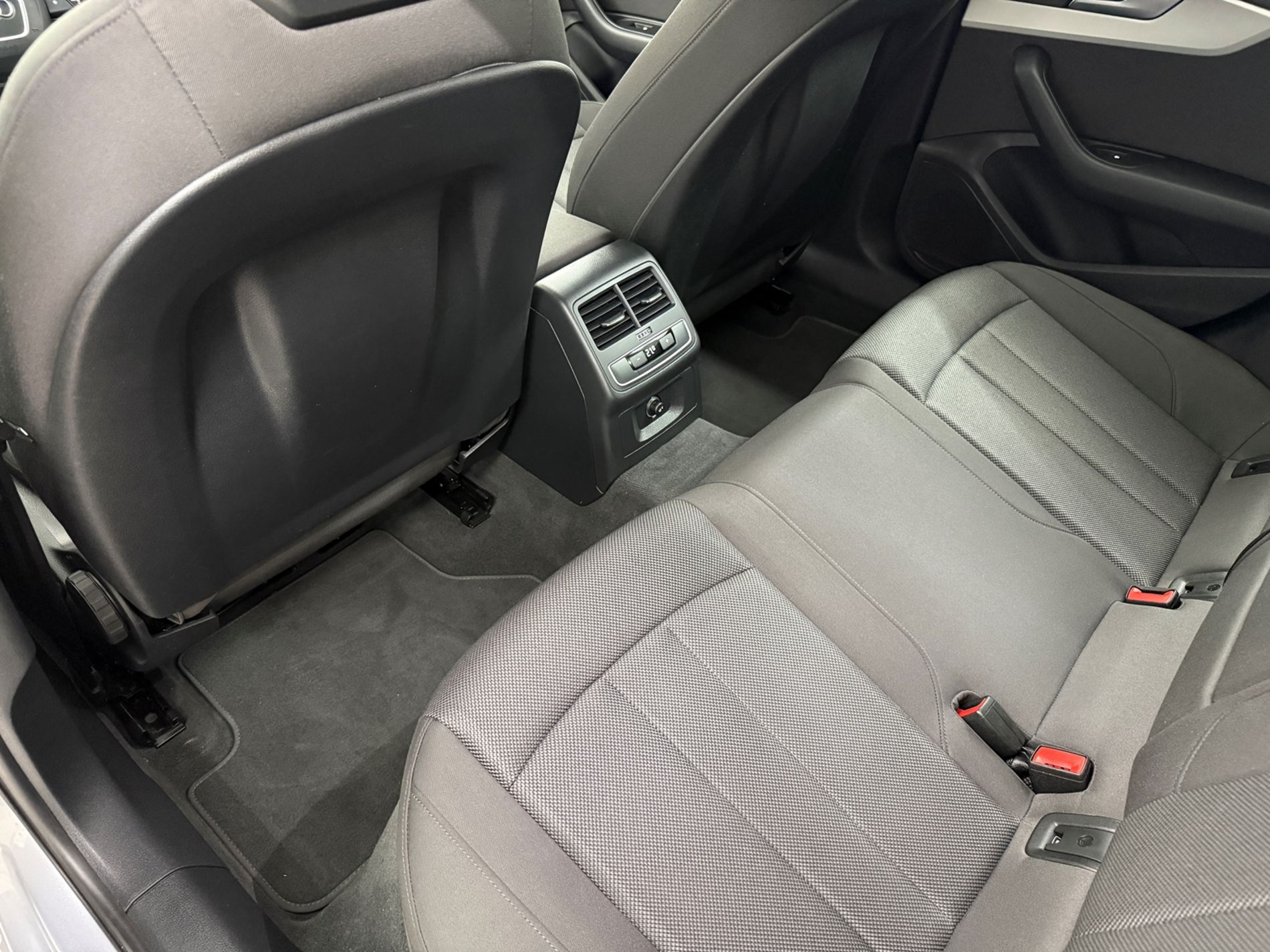 A4 Avant 40 2.0 tdi mhev Business quattro 204cv s-tronic - Autosani