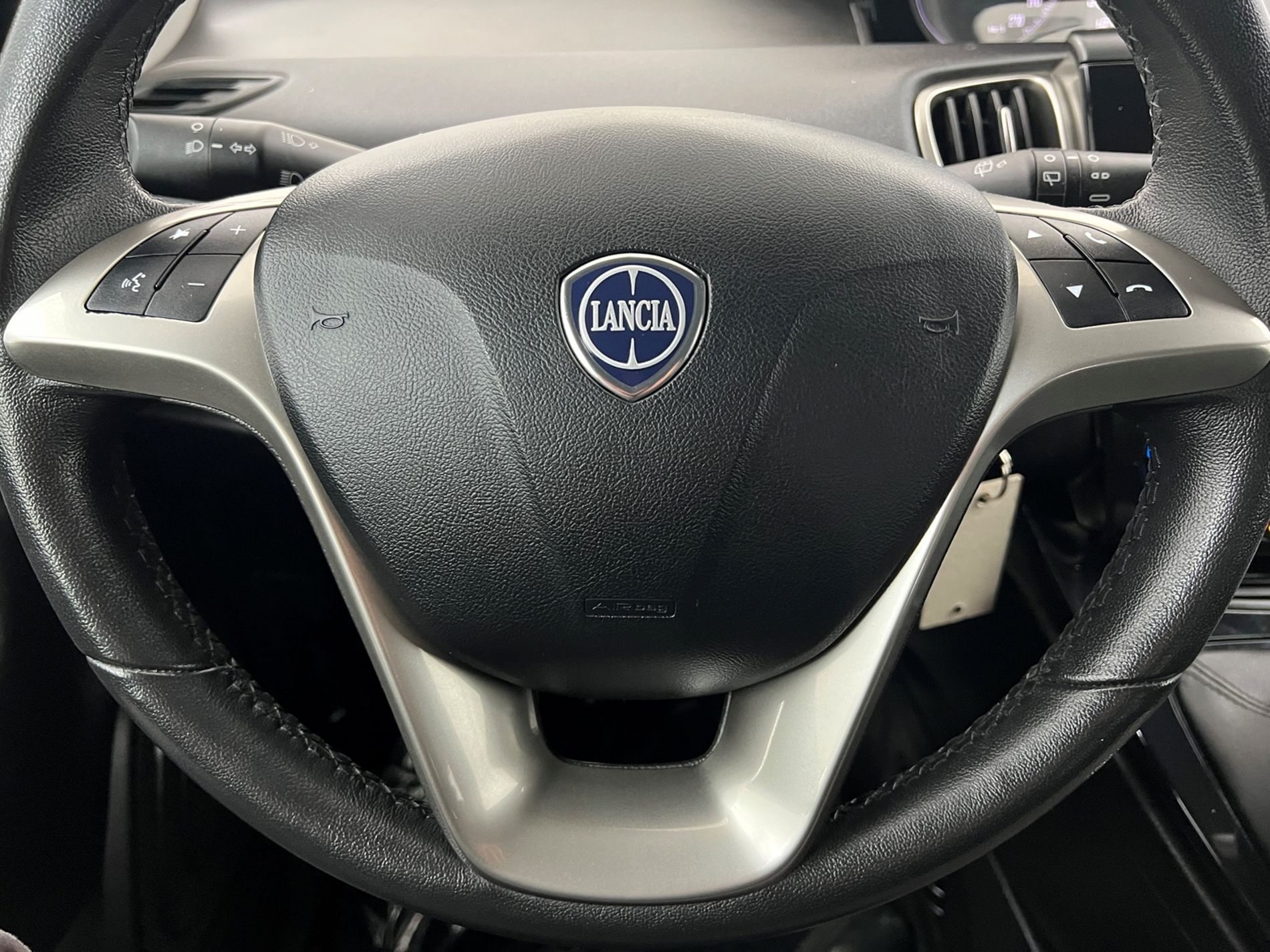 Ypsilon 1.0 firefly hybrid Gold s&s 70cv - Autosani