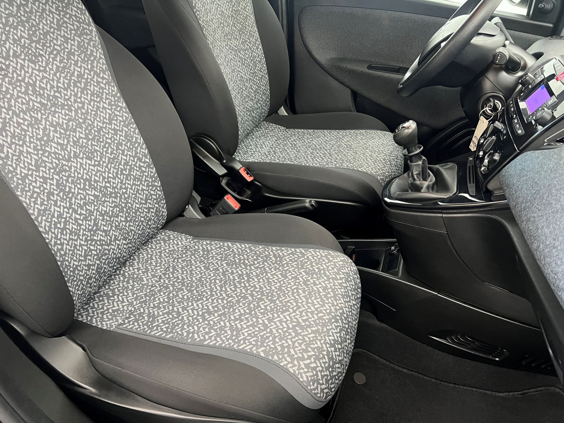 Ypsilon 1.0 firefly hybrid Silver s&s 70cv 5p.ti - Autosani