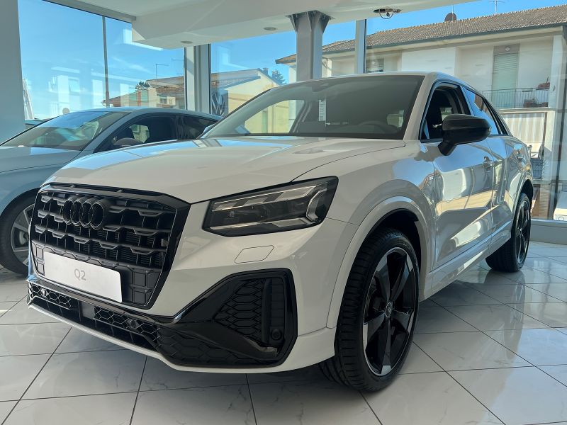 AUDI Q2 35 2.0 tdi Identity Black s-tronic Q2 35 2.0 tdi Identity Black s-tronic - Autosani